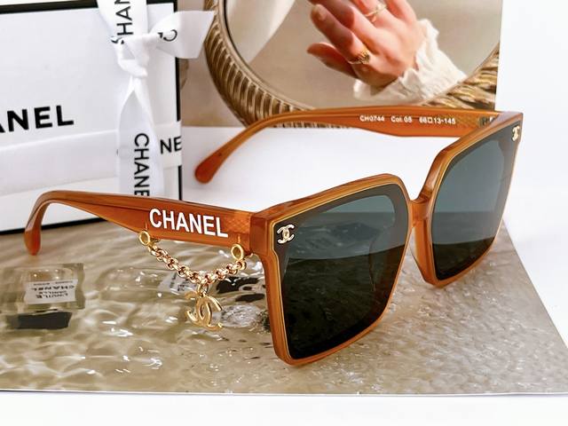 Chanel Ch0744 Size 66-13-145 侧面的小logo链条设计感十足 太少见啦 凹造型不撞款 眼镜墨镜太阳镜