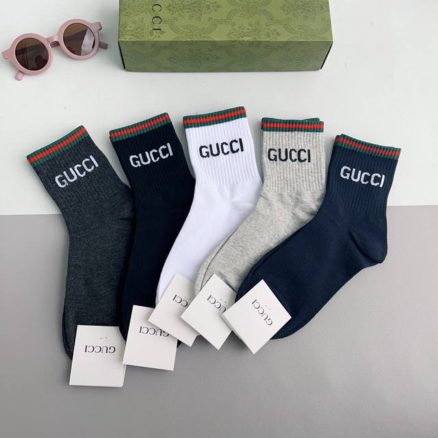 配包装 一盒5双 Gucci 古奇 新款中筒袜子 纯棉面料 潮人必备 Gucci 爆款 经典双g 个性时尚百搭款 你值得拥有哦袜子 丝袜
