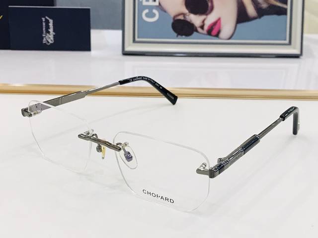 原版 Chopard肖邦 Model:Vchg07 Size 56口17-145 以现代时尚的设计风格 Q配光架眼镜墨镜太阳镜