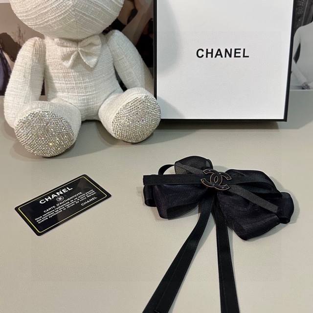配专柜包装 Chanel 香奈儿 最新蝴蝶结中古五金发夹# 信我 人手必备的单品 这件必须买 洋气神仙颜值 小仙女要收了它 谁戴谁好看 发夹