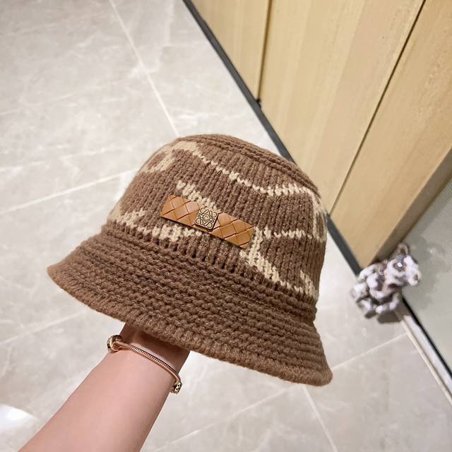 配防尘袋 Loewe罗意威 2023新款拼色针织小香风渔夫帽 超好搭配 闭眼入的一款帽子渔夫帽棒球帽针织帽