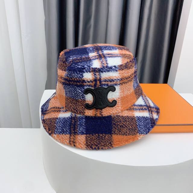 凯旋门 秋冬格子面料 羊羔绒定制色系 满满的高级感 帽子渔夫帽棒球帽针织帽