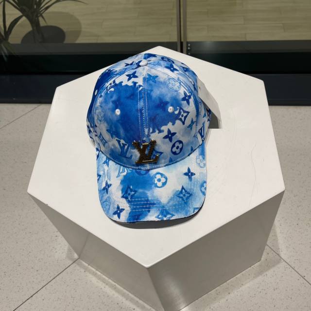 Lv路易威登 棒球帽一直都是超级受欢迎的单品 夏季新色 真的是一顶难求 男女可戴 帽子渔夫帽棒球帽针织帽