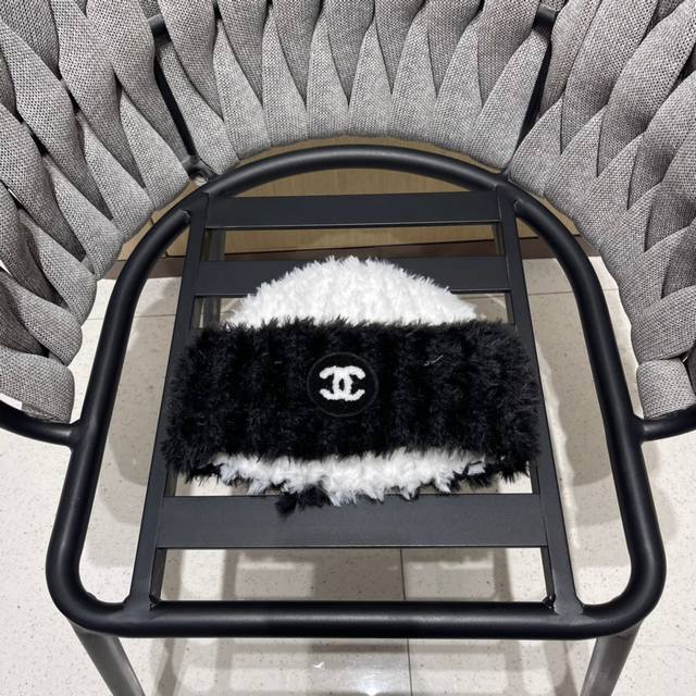 Chanel香奈儿新款贝雷帽 洗水皮包边 黑白两色 头围57Cm Ddd
