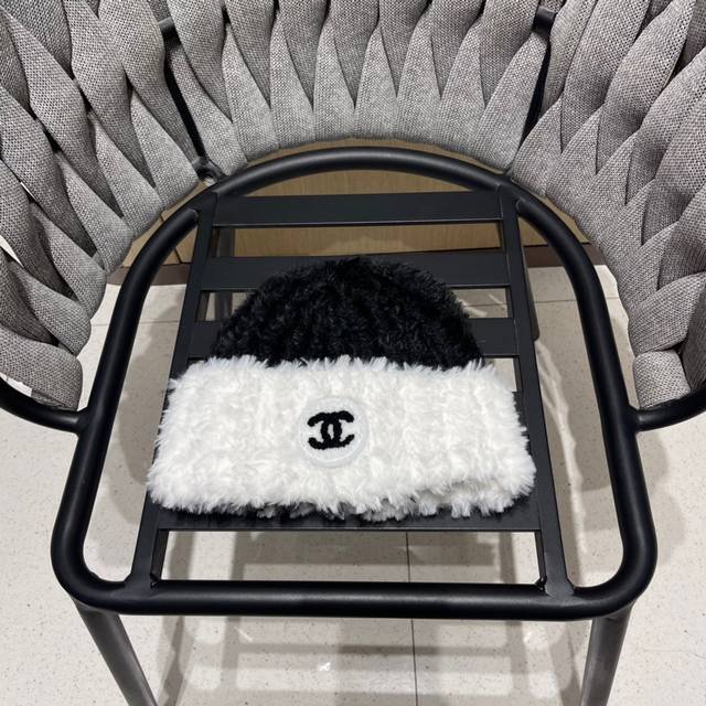 Chanel香奈儿新款贝雷帽 洗水皮包边 黑白两色 头围57Cm Ddd