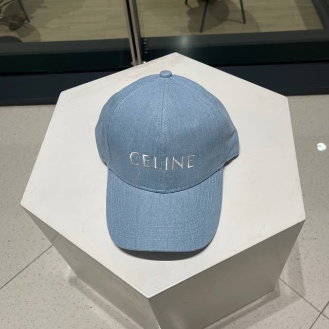 Celine 新款凯旋门精雕字母耳钉原版logo字印 与众不同的设计 个性十足 颠覆你对传统耳环的印象 使其魅力爆灯 Ddd
