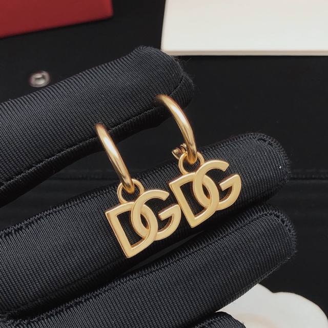 编号ded0523 Ddd Diox最新款红色彩钻爱心耳钉 一致zp黄铜材质 Ddd