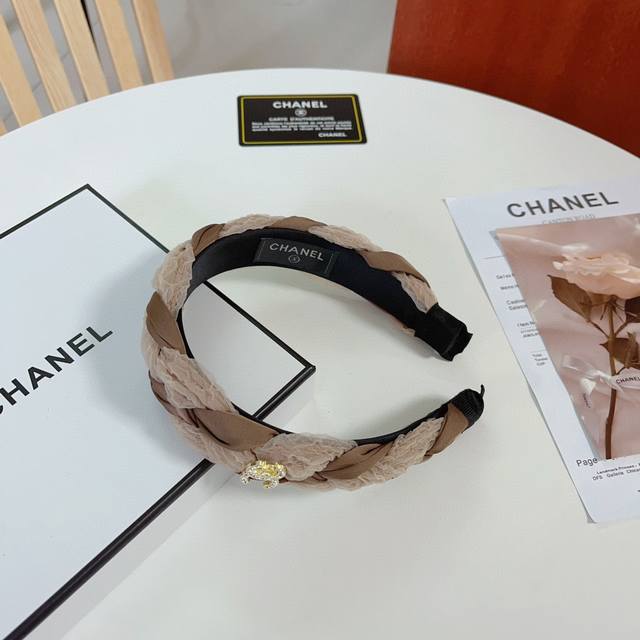 Chanel 香奈儿 新款小香风发箍 大方得体款 简约时尚 名媛气质 多色可选 Ddd