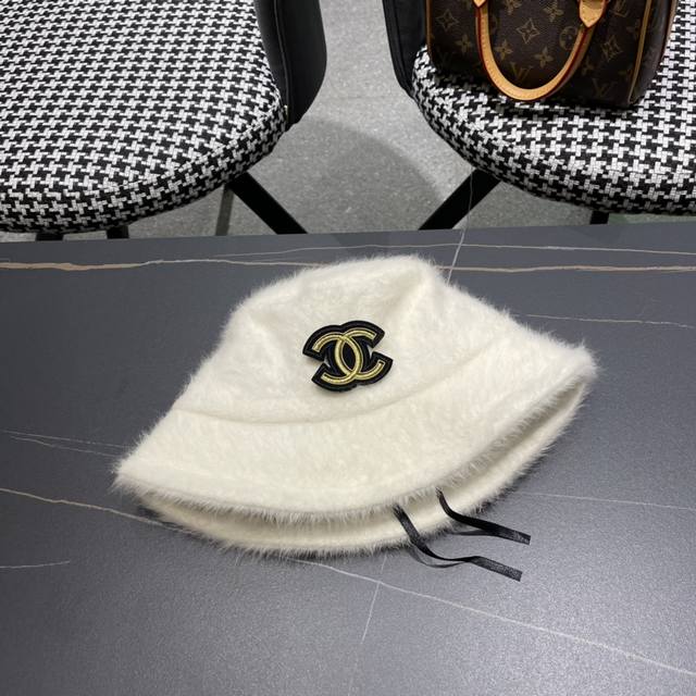 Chanel香奈儿秋冬新款羊羔毛渔夫帽 最新毛边设计 氛围感十足 就狠狠狠高级 Ddd