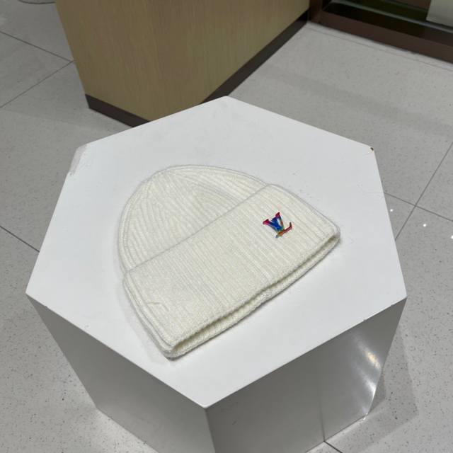 Louis Vuittonlv 路易威登 金属logo冷帽 兔毛针织毛线帽 Ddd