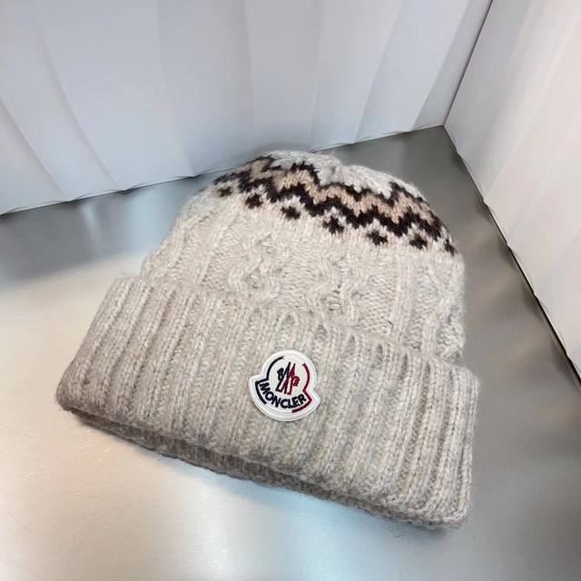 Moncler蒙口秋冬新款拼色潮潮的洋气大毛球保暖实用舒适针织帽毛线帽 Ddd
