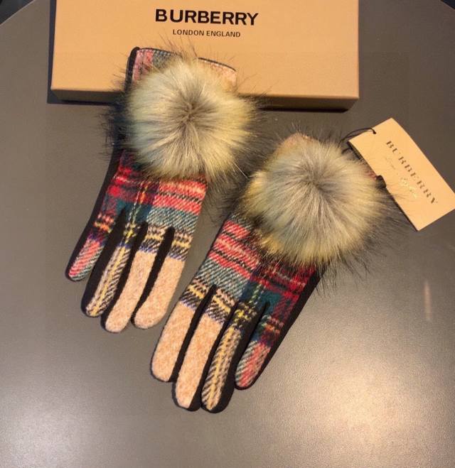 巴宝莉burberry 羊毛手套 时尚手套 秋冬保暖加绒内里 经典简洁上手超舒适柔软 百搭均码 Ddd
