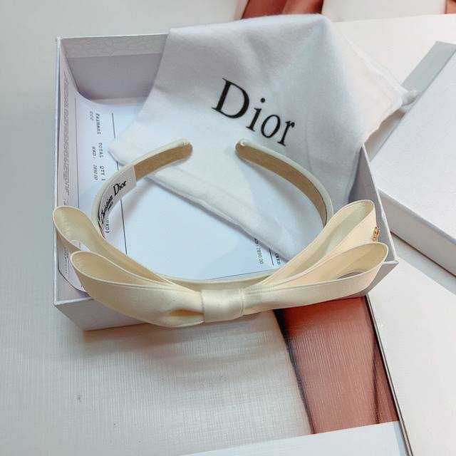 今日新款.Dior腕带款手机壳 迪奥森林物语 直边相框 全包磨砂软壳 Ddd 型号 为了不出现报错型号 请打开本机查看手机设置显示的型号 Ddd Iphone1