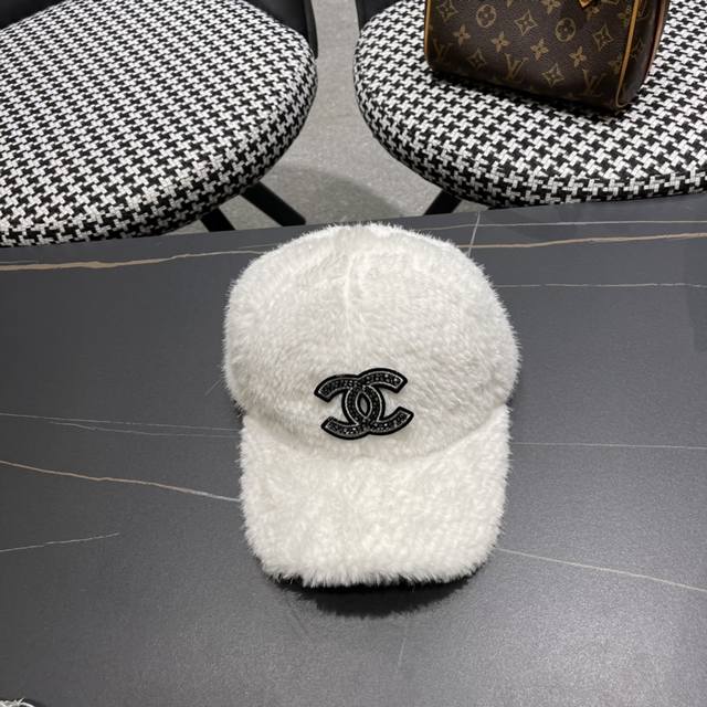 Chanel香奈儿 女冬季帽子新款可爱羊羔毛兔耳帽时尚加绒保暖渔夫帽 Ddd