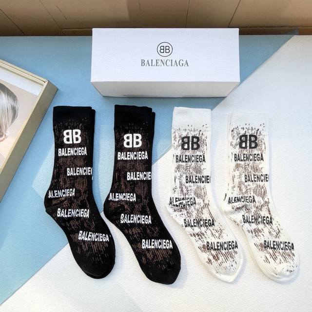 配包装 一盒四双 Balenciaga 巴黎世家 高品质好看到爆炸欧美大牌高筒袜男女款潮人必不能少的专柜代购品质高筒袜子 搭配起来超高逼格 时髦度爆表啊啊啊啊