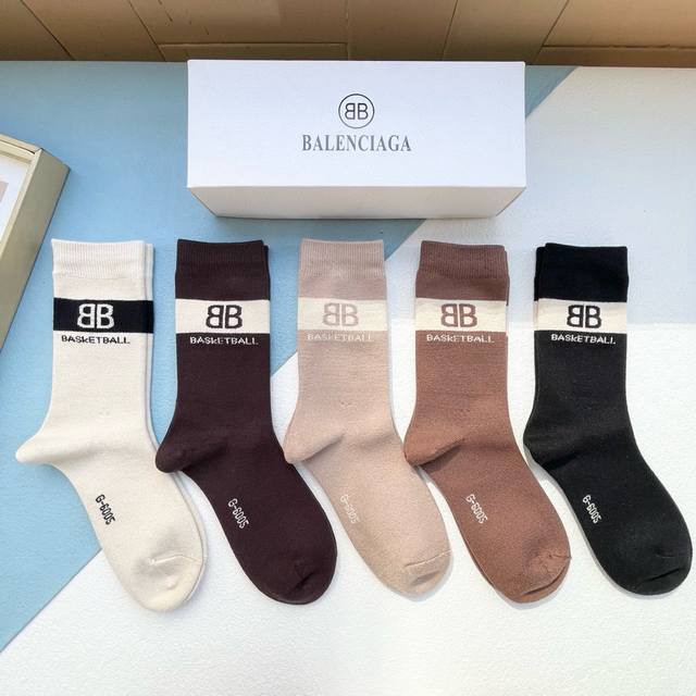 配包装 一盒五双 Balenciaga 巴黎世家高版本 好看到爆炸袜子羊绒袜 超软糯潮人必不能少的专柜代购品质 中筒袜子 搭配起来超高逼格 时髦度爆表啊啊啊啊