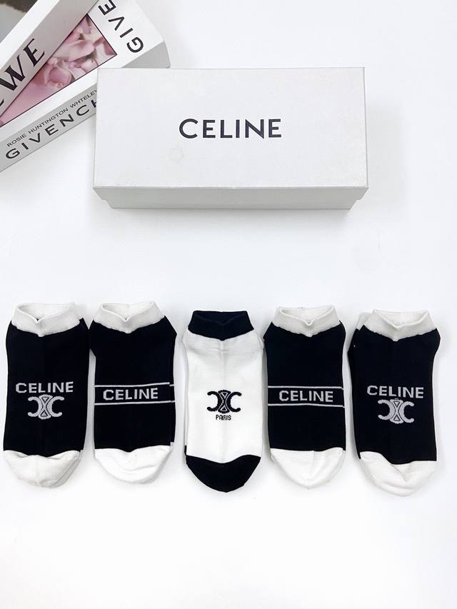 配包装 一盒5 双 赛琳 Celine 经典字母logo 纯棉短袜 船袜 ，Ins超火爆短袜，纯棉面料，潮人必备 ，经典配色 个性时尚百搭款，你值得拥有哦