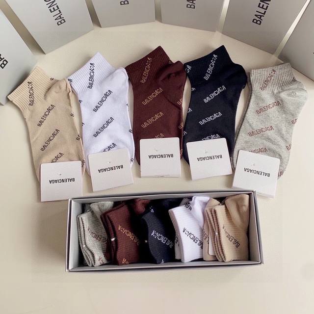 特 配包装 Balenciaga 巴黎世家 新款经典中短款堆堆袜袜子！一盒五双， 专柜同步筒款袜子，大牌出街，潮人必备超好搭。