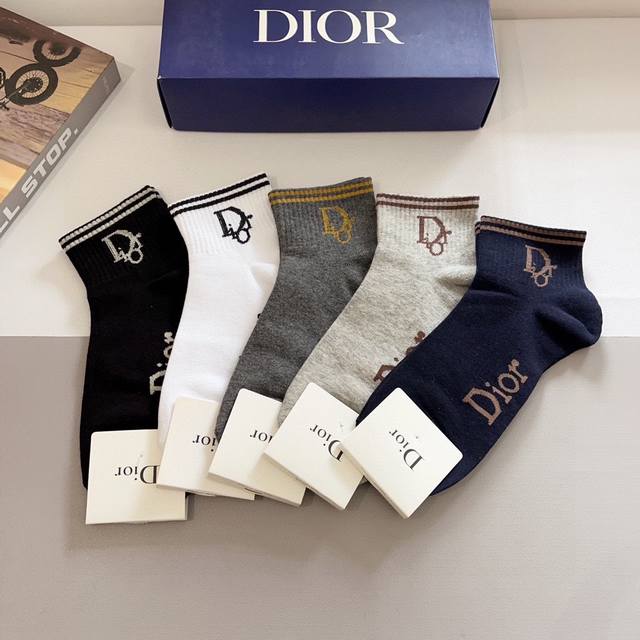 配包装 一盒5双 Dior 迪奥 新款字母罗口长筒袜子！爆款字母专柜同步长筒袜，大牌出街，潮人必备超好搭