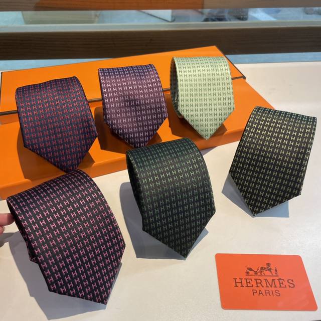 配包装 爱马仕h字母男士新款领带系列，让男士可以充分展示自己个性。100%顶级斜纹真丝手工定制