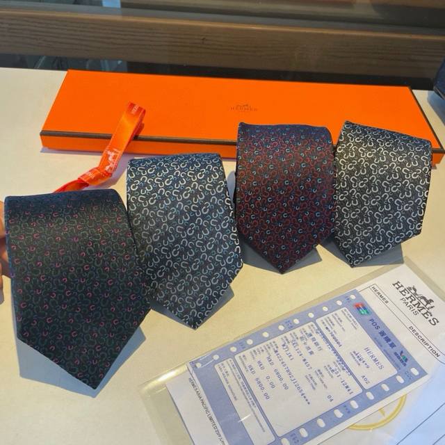 配包装 爱马仕男士新款领带系列，让男士可以充分展示自己个性。100%顶级斜纹真丝手工定制