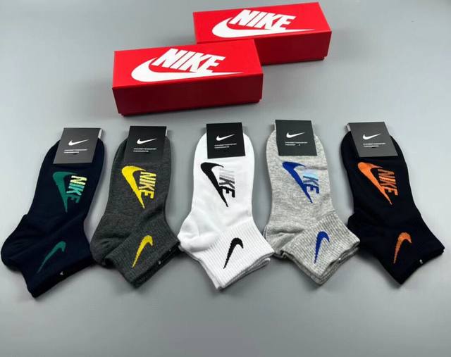 特批 Nike 耐克永远的经典永远的精梳棉材质，透气吸汗柔软舒适，上脚非常nice商务风潮，送领导送长辈首选 一盒五双