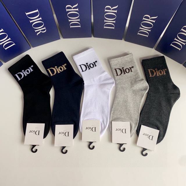 特 配包装 Dior 迪奥 新款经典中长款堆堆袜袜子！一盒五双， 专柜同步筒款袜子，大牌出街，潮人必备超好搭。