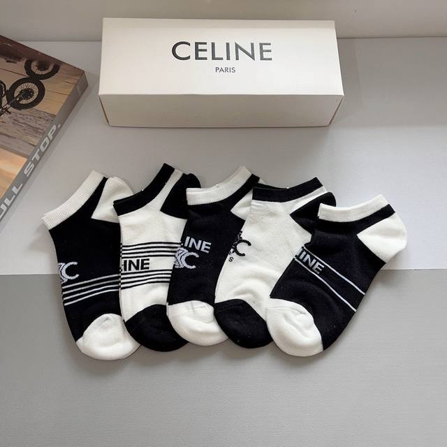 配包装 一盒5双 Celine 赛琳 新款船袜袜子！纯棉面料，专柜同 步中短筒袜子，大牌出街，潮人必备超好搭