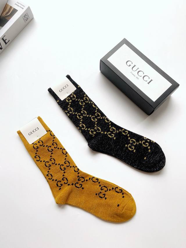 配包装 一盒2双 Gucci 古奇 爆款金银丝中筒袜 双针 混纺金银丝材质，超完美结合，款式经典，专柜同步发售，潮人必备，颜色百搭