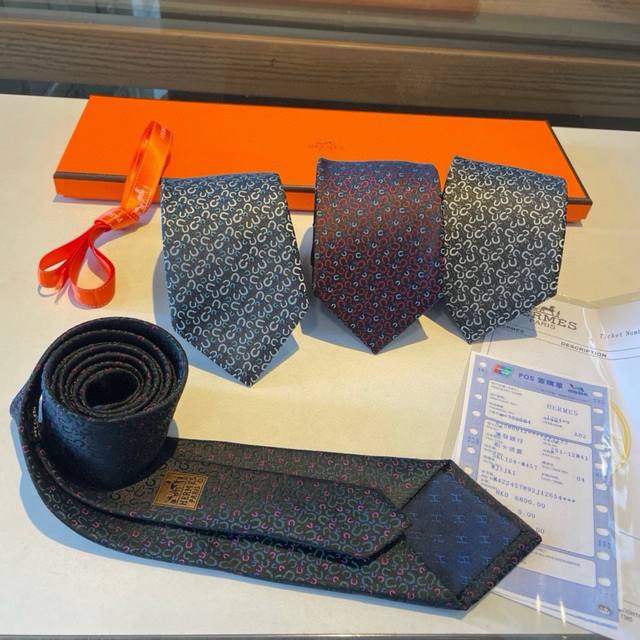 配包装 爱马仕男士新款领带系列，让男士可以充分展示自己个性。100%顶级斜纹真丝手工定制 - 点击图像关闭