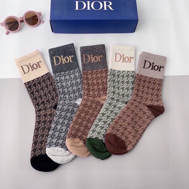 配包装 一盒5双 Dior 迪奥2022新款小腿长筒袜子！纯棉面料，火爆ｄ字母图案，专柜同步袜子，大牌出街，潮人必备超好搭