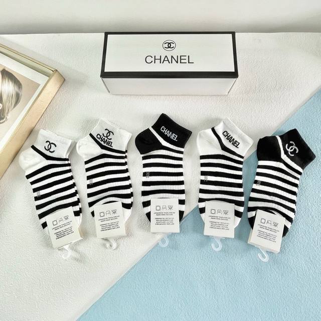 配包装 一盒五双 Chanel 香奈儿 爆款船袜高版本 ～好看到爆炸 欧美大牌船袜男女款潮人必不能少的专柜代购品质 袜子 ，搭配起来超高逼格 时髦度爆表啊啊啊啊