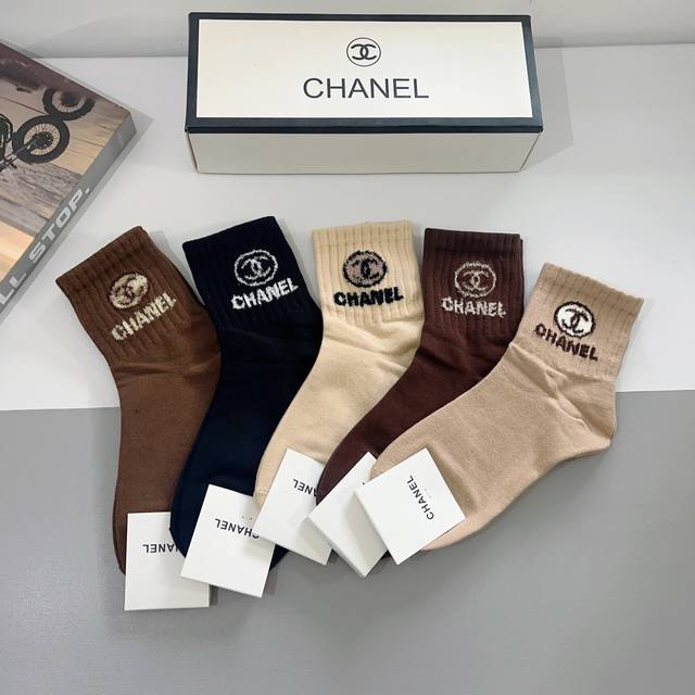 配包装 一盒5双 Chanel 香奈儿 新款高端袜子！爆款字母专柜同步中筒袜，大牌出街，潮人必备超好搭