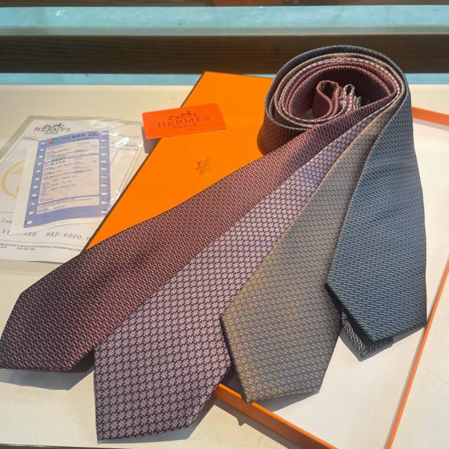 配包装 领带新款出货啦爱马仕男士新款领带系列，让男士可以充分展示自己个性。100%顶级斜纹真丝手工定制 - 点击图像关闭