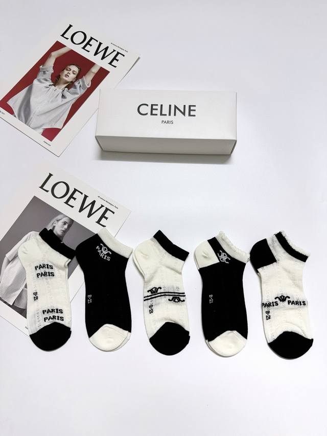 配包装 一盒5 双 Celine 赛琳 经典字母 Logo 夏季薄款 空调袜 短袜 Ins爆款！专柜在售ing 好看到爆炸 ！超高品质！亲肤透气，经典不过时！潮