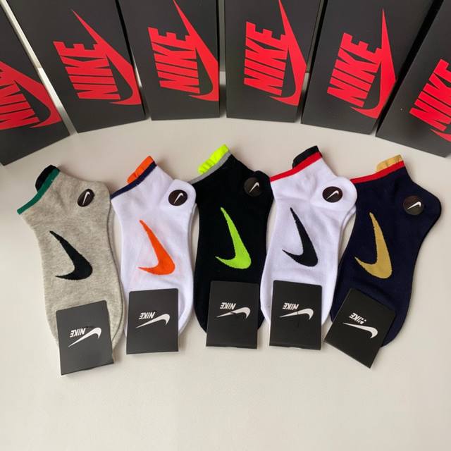 特 配专柜包装 Nike 耐克 新款中短款堆堆袜袜子！一盒五双，专柜同步筒袜袜子，大牌出街，潮人必备超好搭