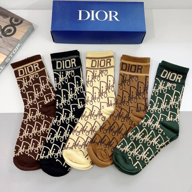 配包装 一盒5双 Dior 迪奥 新款字母罗口长筒袜子！爆款字母专柜同步长筒袜，大牌出街，潮人必备超好搭
