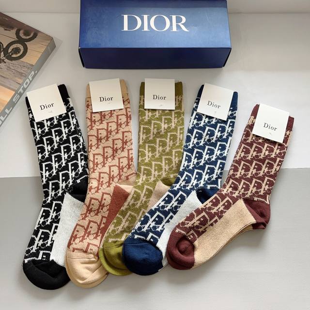 配包装 一盒5双 Dior 迪奥 新款小腿袜子！双针双路高版本面料，火爆ｄ图案，专柜同步长筒袜子，大牌出街，潮人必备超好搭配