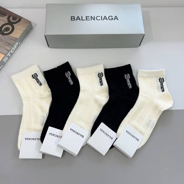 配包装 一盒5双 Balenciaga 巴黎世家高版本超级柔软中筒袜子潮人必不可少的时尚专柜代购袜子 ，搭配起来超高逼格 时髦度爆表～～推荐推荐推荐～～必入时髦 - 点击图像关闭