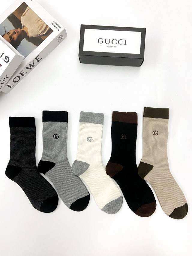 配包装 一盒5双 Gucci 古奇 爆款双g字母logo 中筒袜 专柜同步发售ing ，巨多明星红人同款！纯棉混纺材质，超完美配色，款式经典不过时！Ins爆火小