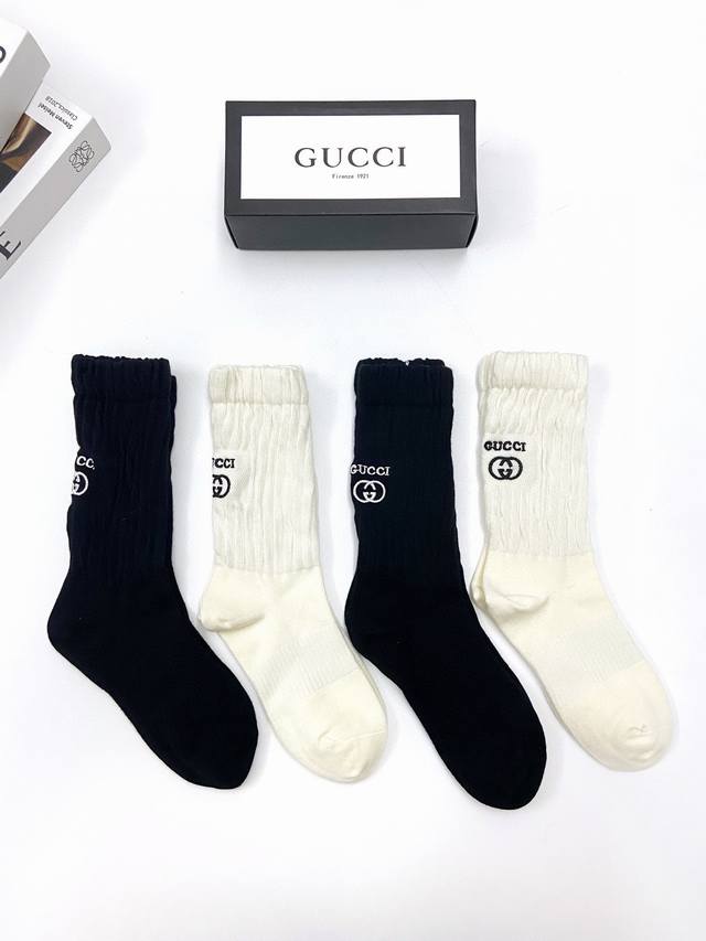 配包装 一盒4双 Gucci 古琦 经典字母logo 纯棉中筒袜 堆堆袜 ，重工刺绣 工艺，Ins超火爆红人同款，精美 面料，潮人必备 ，经典配色 个性时尚百搭