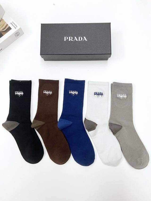 配包装 一盒5双 男士福利 Prada 普拉达 经典字母刺绣logo 精梳棉中筒袜 Ins爆款！专柜在售ing 好看到爆炸 ！酷妹潮人必不能少的专柜代购品质 ，