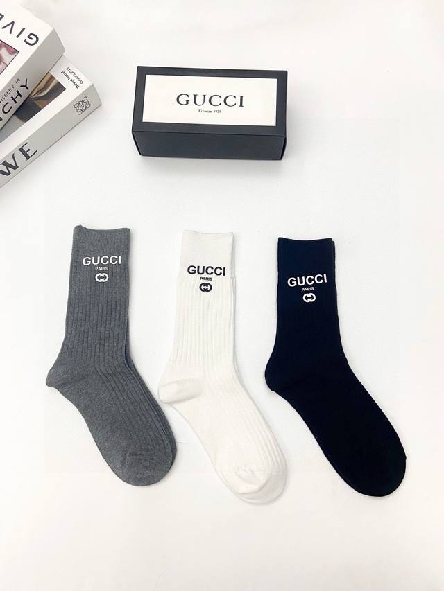 配包装 一盒3 双 Gucci 古琦 经典字母logo 纯棉中筒袜 小腿袜 Ins爆款！专柜在售ing 好看到爆炸 ！超高品质！经典不过时！潮人必不能少的专柜代