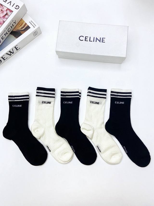 配包装 一盒5 双 Celine 赛琳 欧美潮牌 大牌 经典字母logo 春秋款纯棉中筒袜 薄款堆堆袜 ，Ins超火爆新款 ，纯棉面料，潮人必备 ，经典配色 个