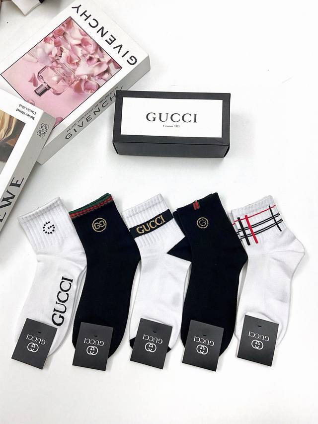 配包装 一盒5 双 男士福利 Gucci 古琦 经典字母logo 纯棉短筒袜 ，Ins超火爆短袜，纯棉面料，网眼透气， 潮人必备 ，经典配色 个性时尚百搭款，你