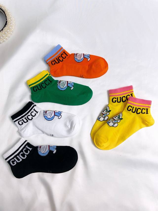 一盒5双 Gucci 古奇 Ins超火爆短袜，纯棉面料，女生限定潮人必备 ，经典g家与哆啦a梦联名系列，个性时尚百搭款，你值得拥有哦 - 点击图像关闭