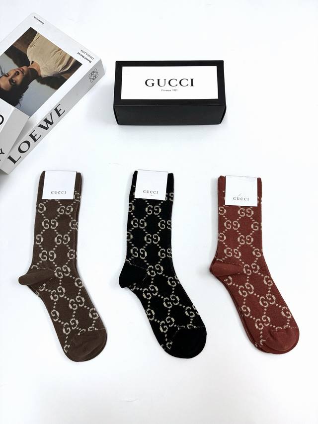 配包装 一盒3双 Gucci 古奇 经典字母logo 双针针织 纯棉中筒袜 Ins爆款！专柜在售ing 好看到爆炸 ！超高品质！经典不过时！潮人必不能少的专柜代