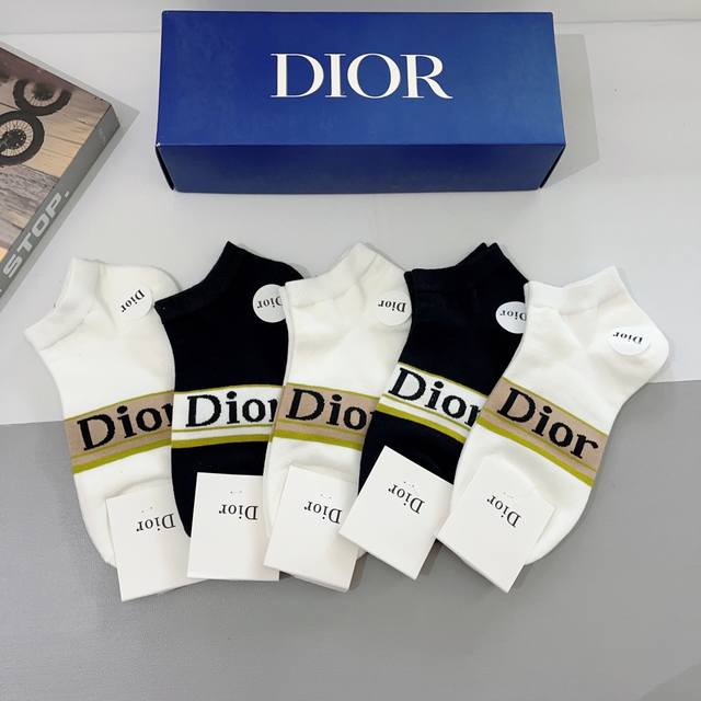 配包装 一盒5双 Dior 迪奥2024新款小腿袜子！纯棉面料，火爆ｄ字母图案，专柜同步中短筒袜子，大牌出街，潮人必备超好搭