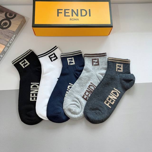 配包装 一盒5双 Fendi 芬迪 字母双ｆ爆款船袜 袜子，实用好穿 柔软透气，时尚百搭款，大牌出街。