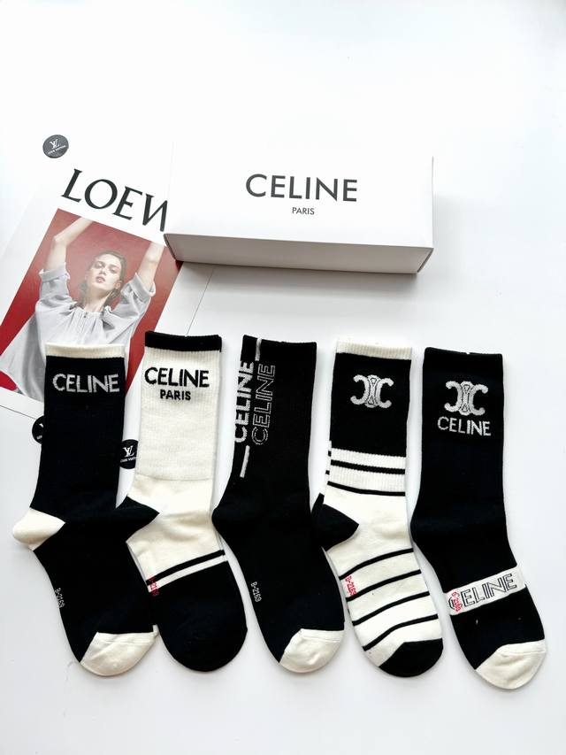 配包装 一盒5 双 Celine 赛琳 经典字母logo 纯棉中筒袜 ，Ins超火爆配色 ，纯棉面料，潮人必备 ，个性时尚百搭款，你值得拥有哦